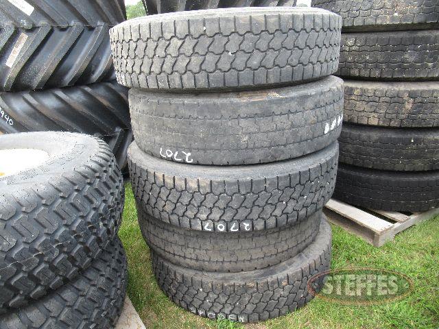 (5) 295-75R22-5 truck tires_0.JPG